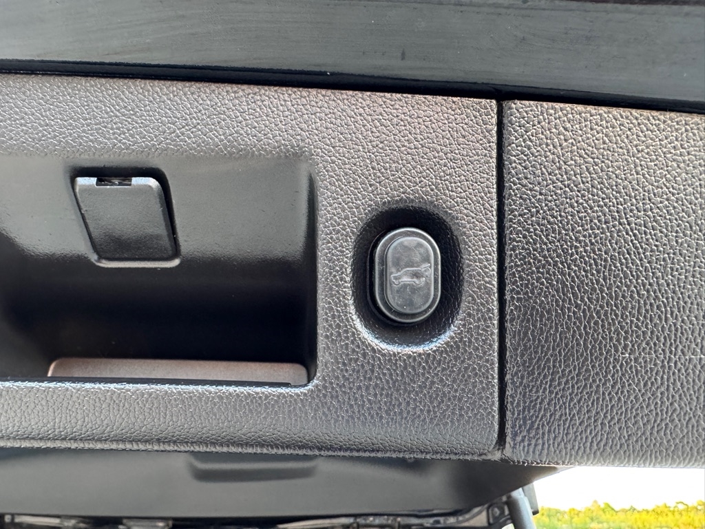 2019 Cadillac Escalade ESV Luxury photo 40
