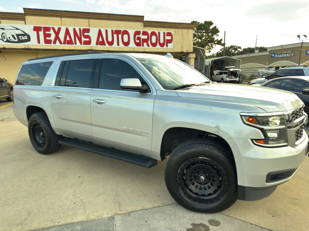 2020 Chevrolet Suburban LT photo 2