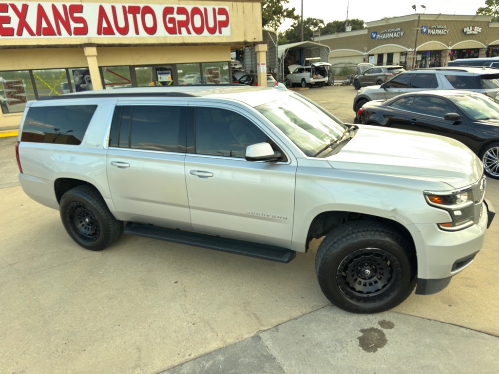 2020 Chevrolet Suburban LT photo 3