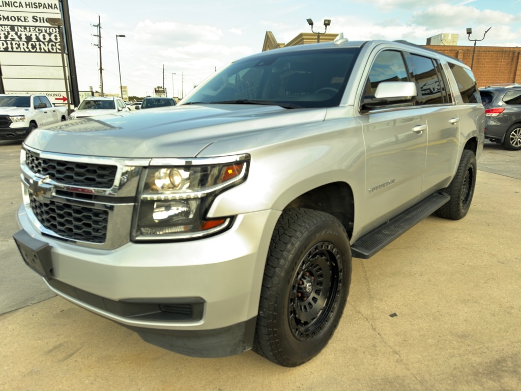 2020 Chevrolet Suburban LT photo 6
