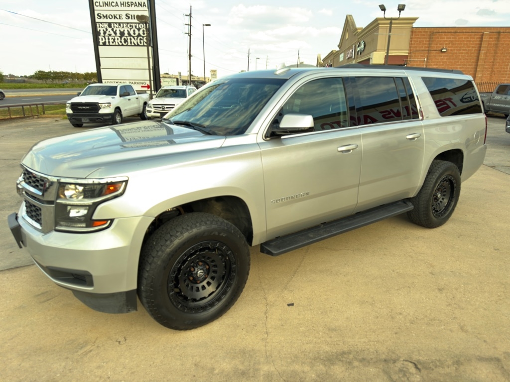 2020 Chevrolet Suburban LT photo 7