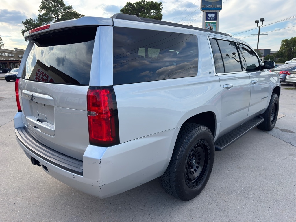 2020 Chevrolet Suburban LT photo 11