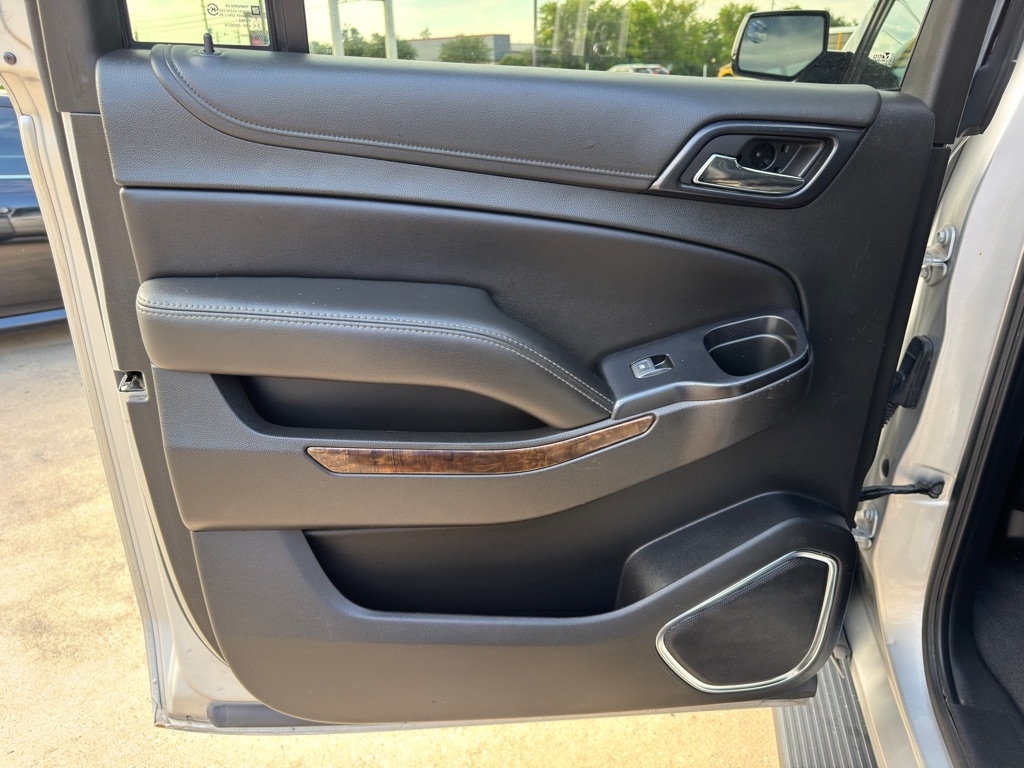 2020 Chevrolet Suburban LT photo 16