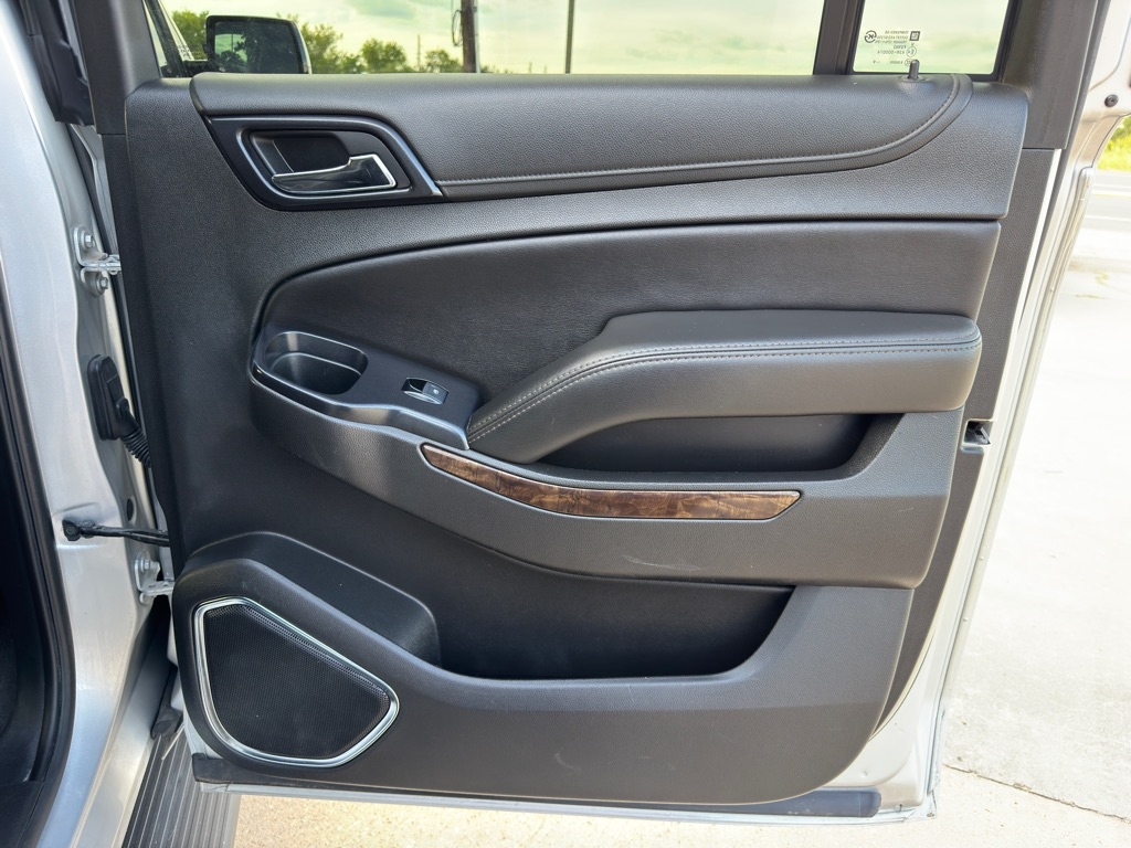 2020 Chevrolet Suburban LT photo 20
