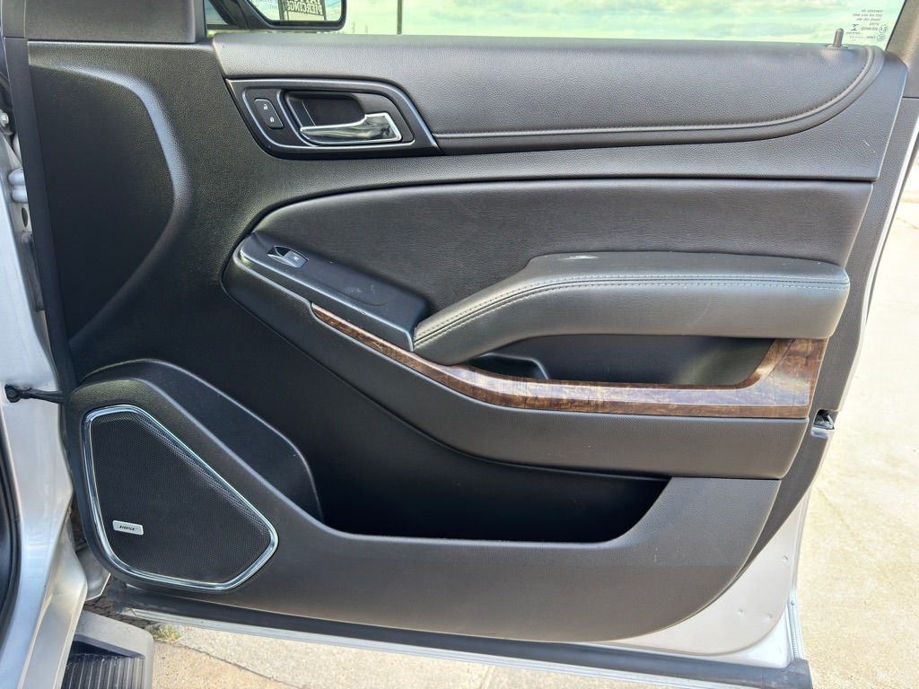 2020 Chevrolet Suburban LT photo 23