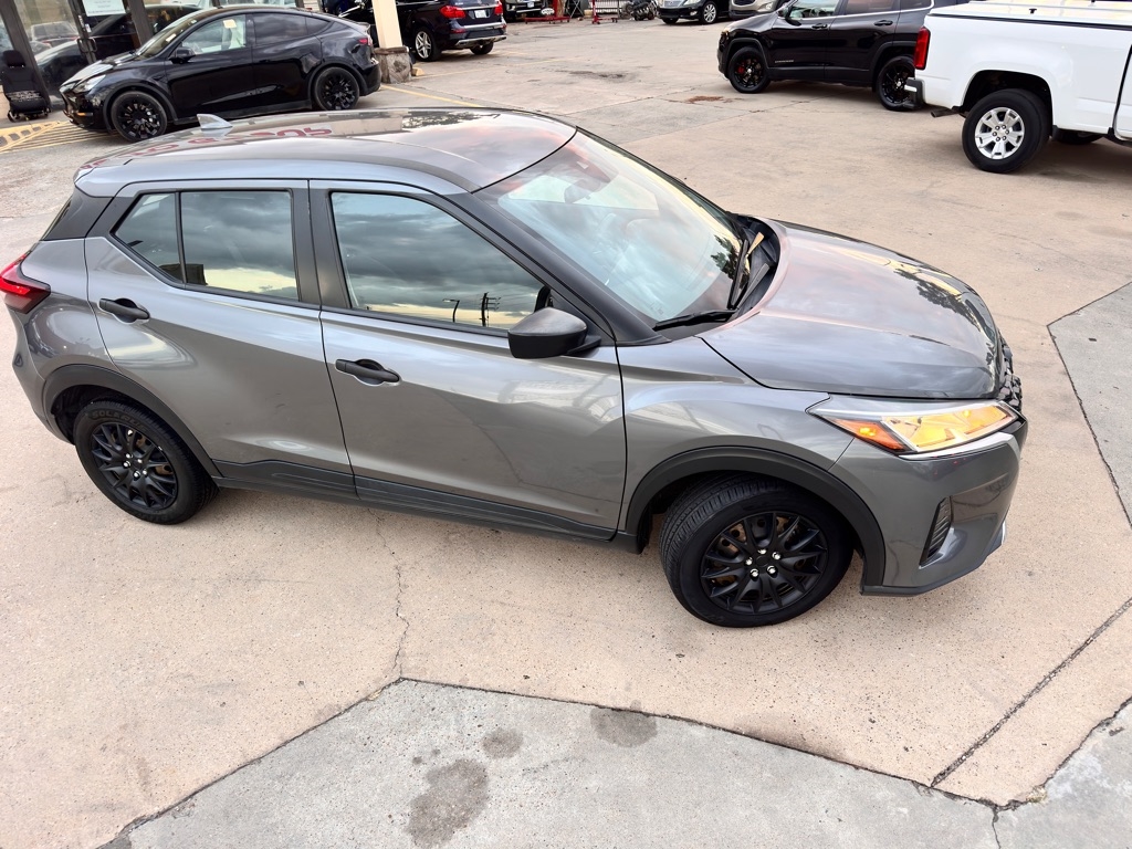 2023 Nissan Kicks S photo 3