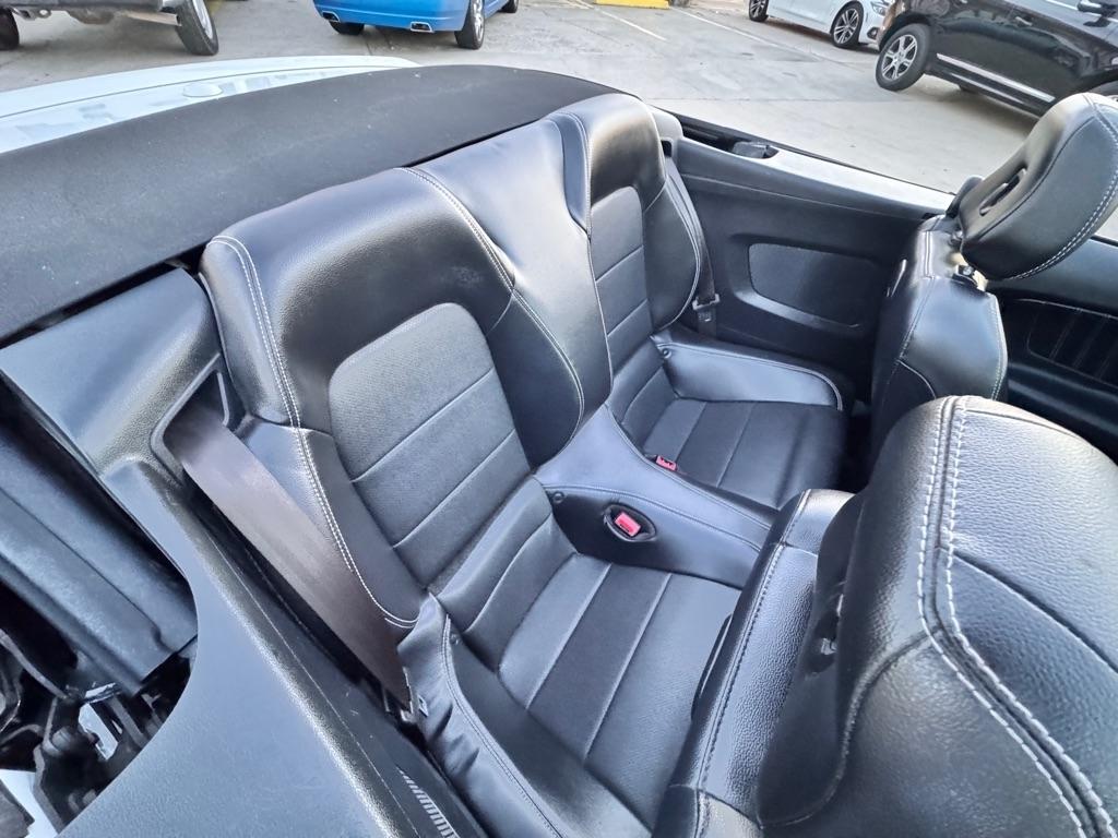 2019 Ford Mustang EcoBoost Premium - Photo 18