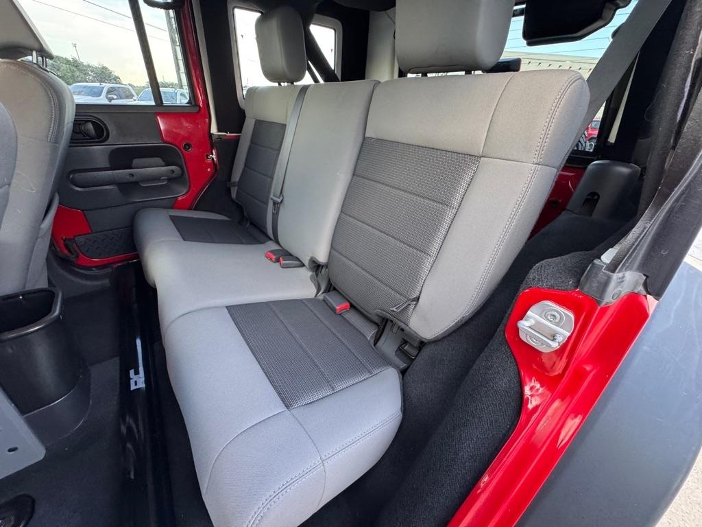 2010 Jeep Wrangler Unlimited Rubicon - Photo 12