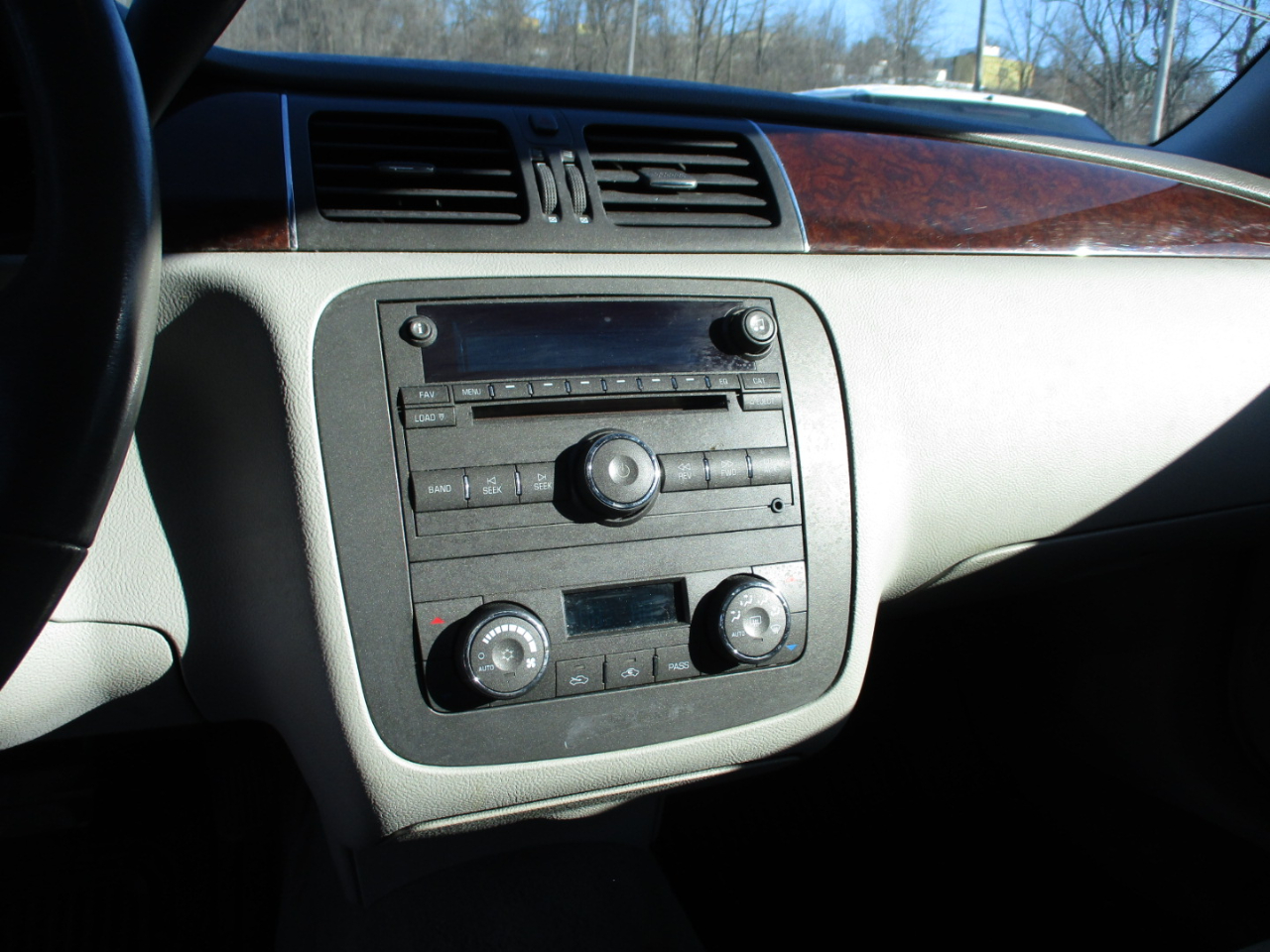 Buick Lucerne 4dr Sdn CXL Premium 2010