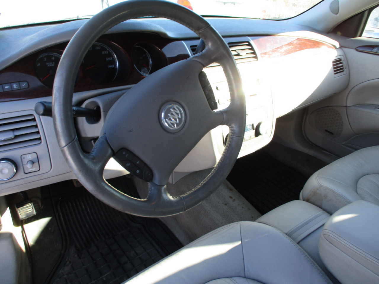 Buick Lucerne 4dr Sdn CXL Premium 2010