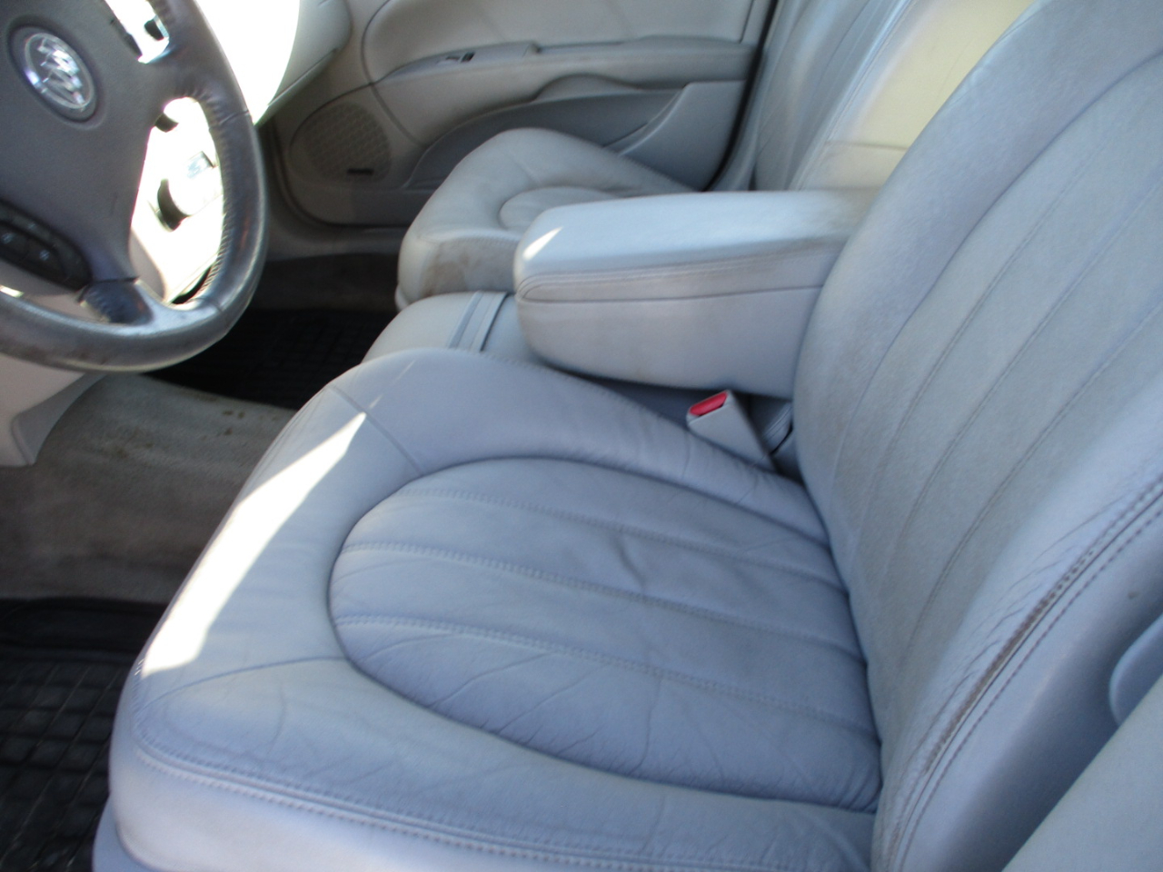 Buick Lucerne 4dr Sdn CXL Premium 2010