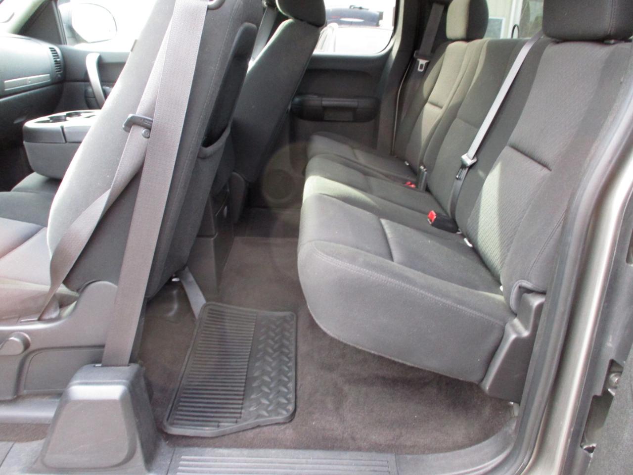 Chevrolet Silverado 1500 4WD Ext Cab 143.5" LT 2012