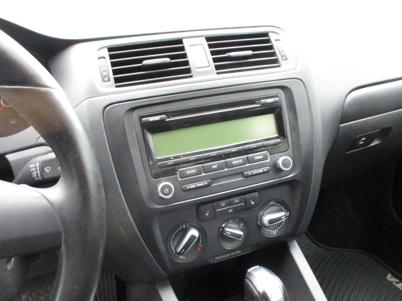 Volkswagen Jetta Sedan 4dr Auto SE PZEV 2011