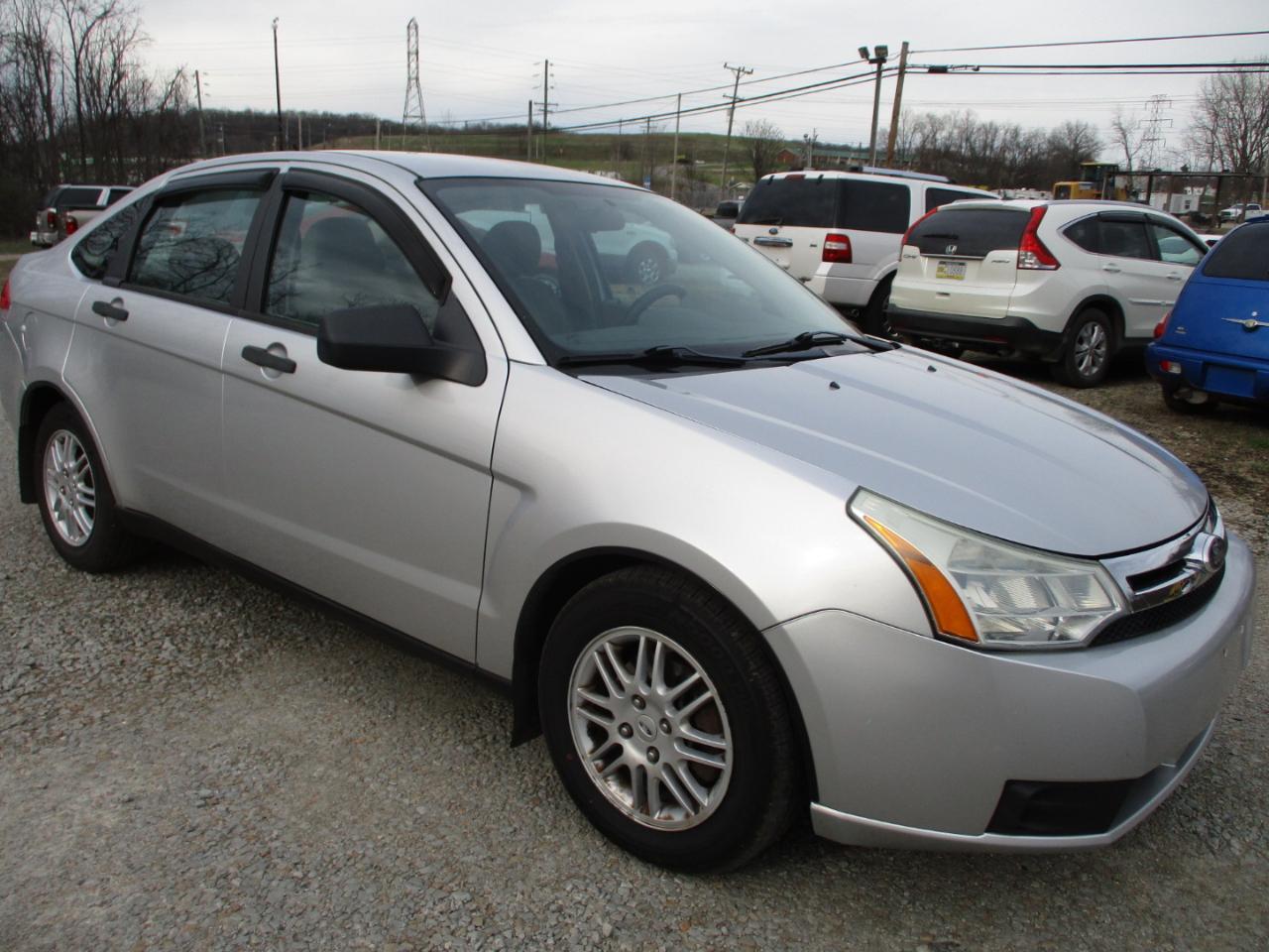 Ford Focus 4dr Sdn SE 2011