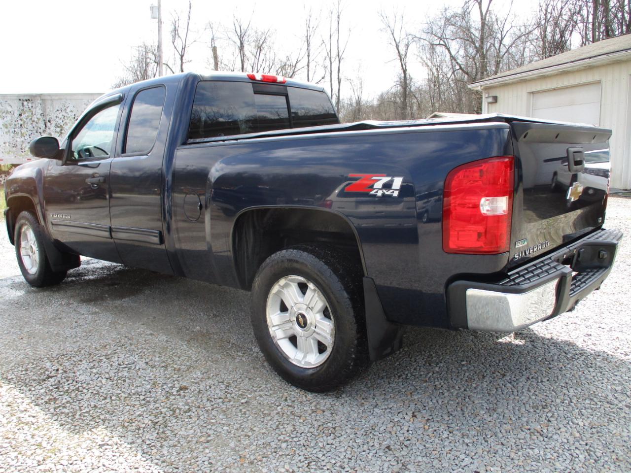 Chevrolet Silverado 1500 4WD Ext Cab 143.5" LT 2011