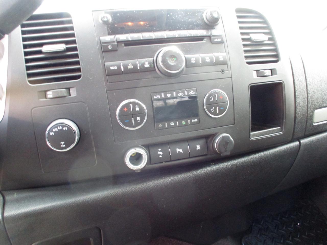 Chevrolet Silverado 1500 4WD Ext Cab 143.5" LT 2011