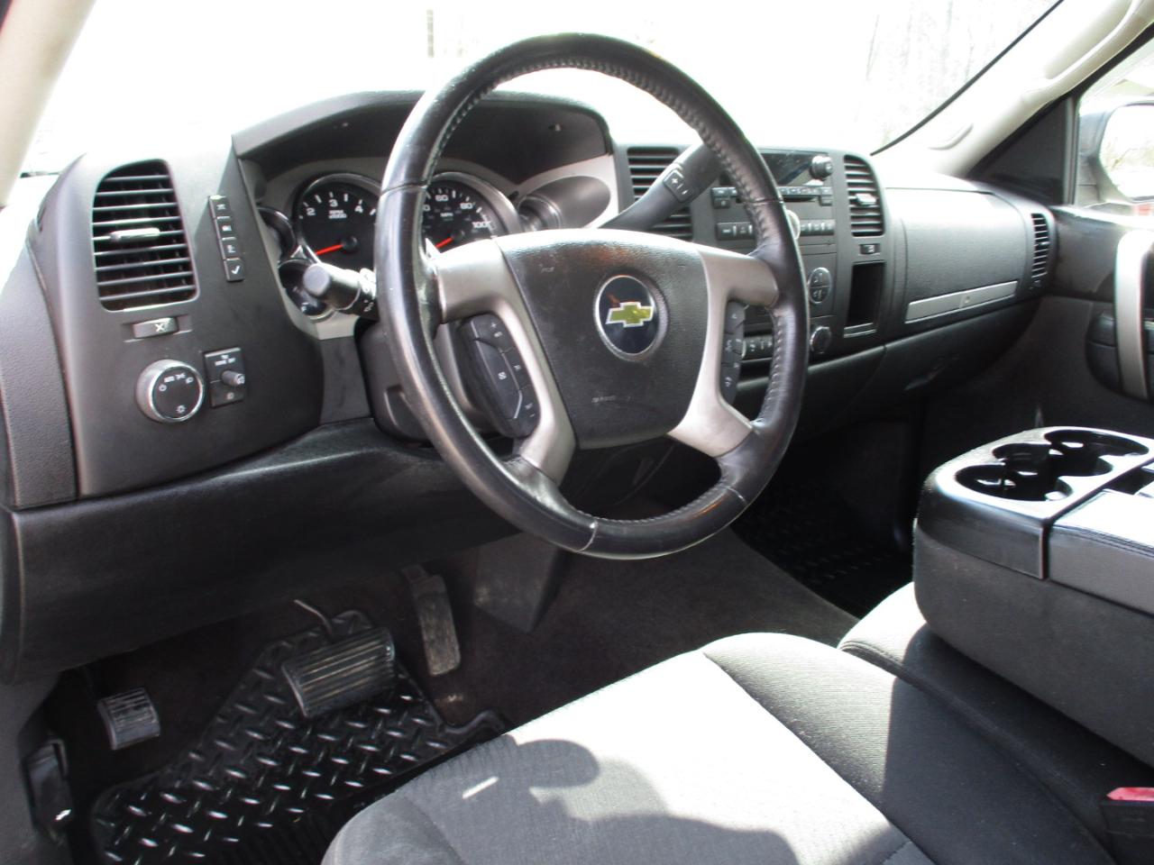 Chevrolet Silverado 1500 4WD Ext Cab 143.5" LT 2011