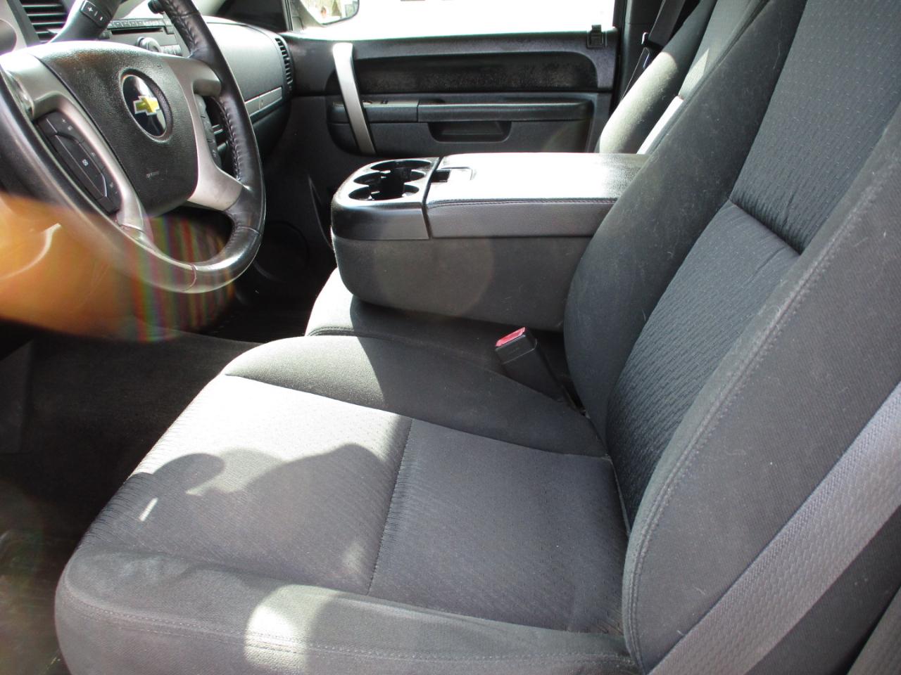 Chevrolet Silverado 1500 4WD Ext Cab 143.5" LT 2011