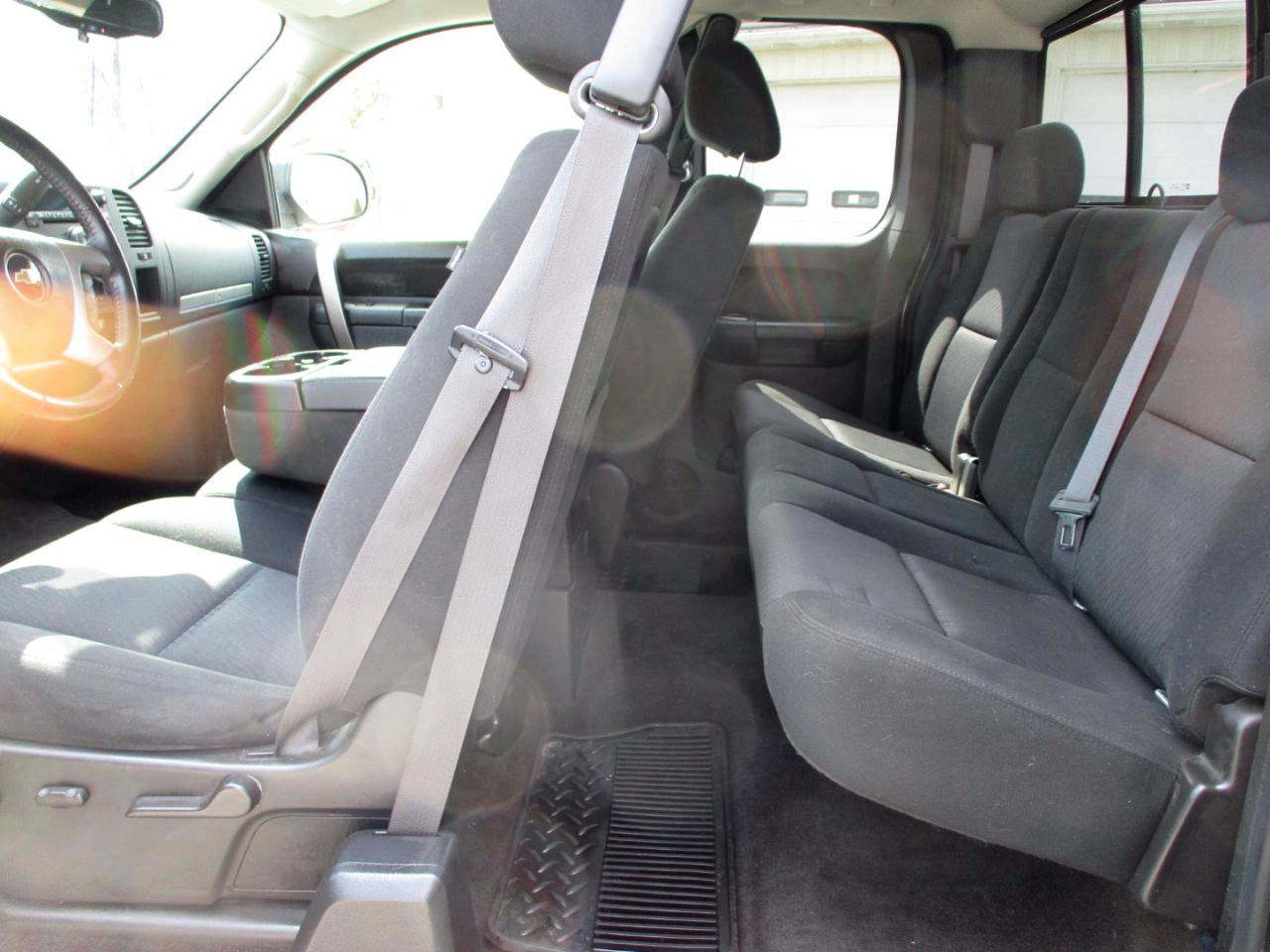 Chevrolet Silverado 1500 4WD Ext Cab 143.5" LT 2011