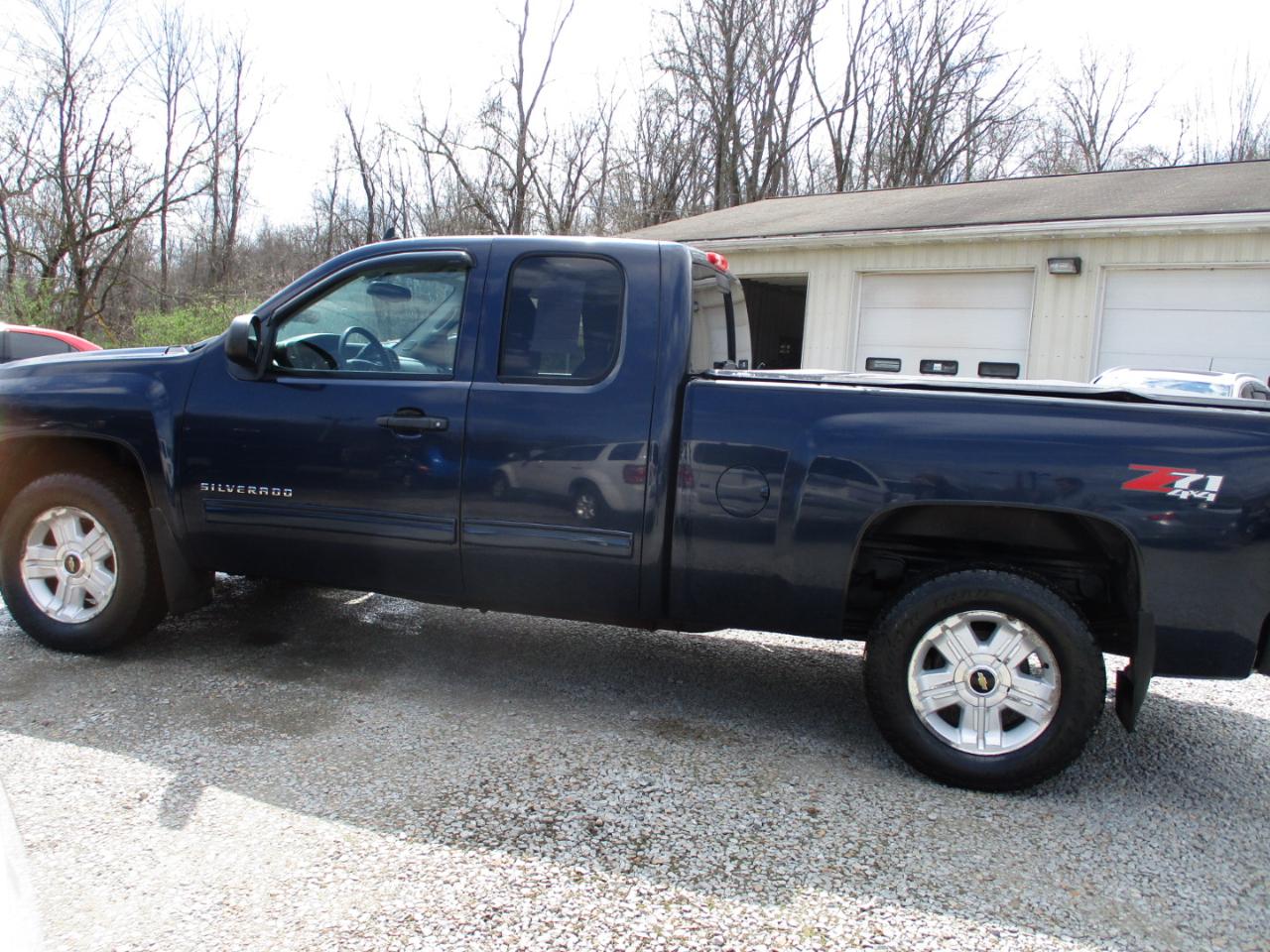 Chevrolet Silverado 1500 4WD Ext Cab 143.5" LT 2011