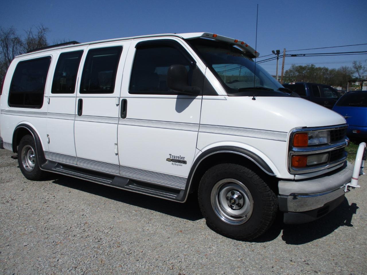 Chevrolet Chevy Van 1500 135" WB 1996