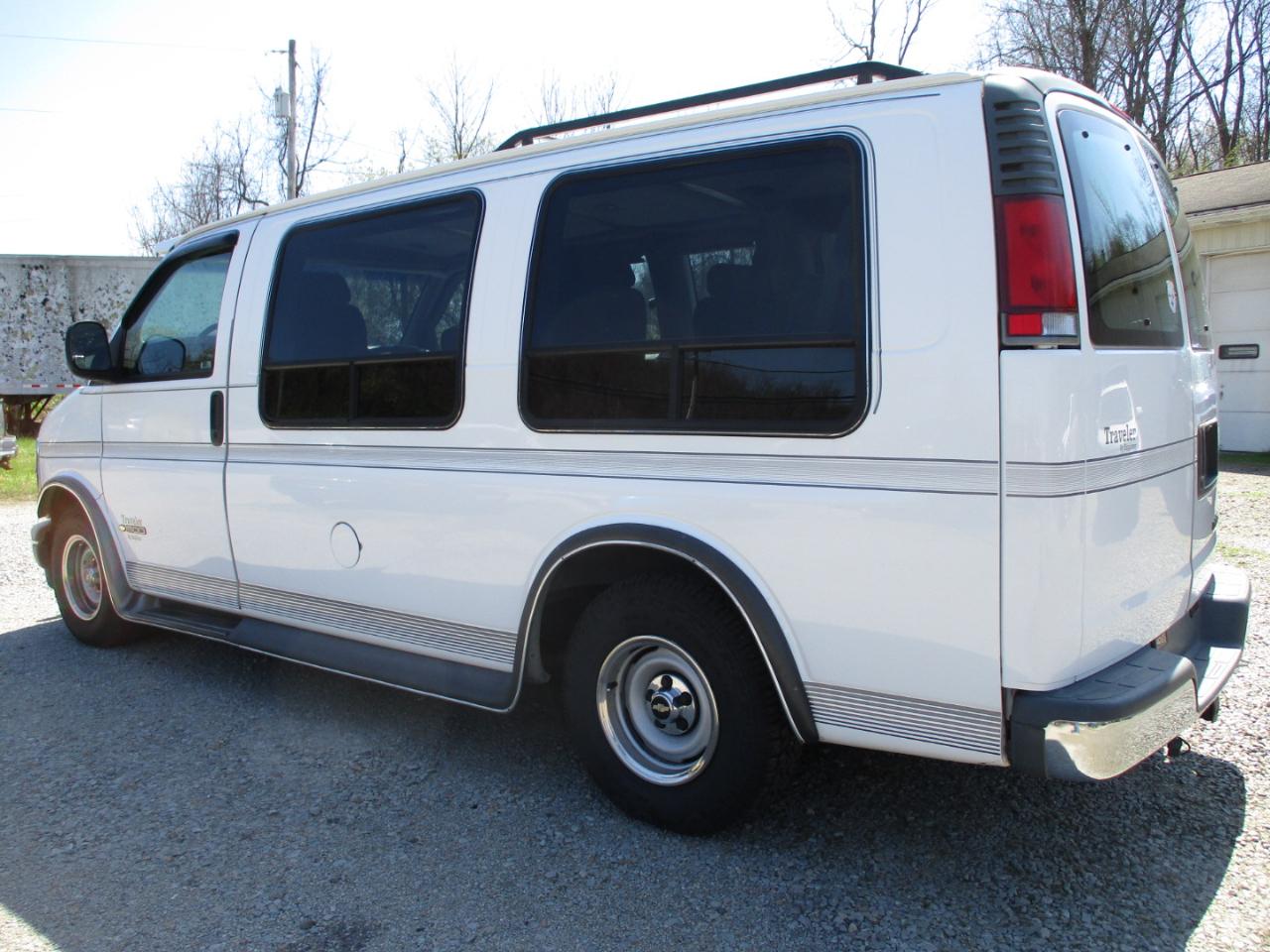 Chevrolet Chevy Van 1500 135" WB 1996