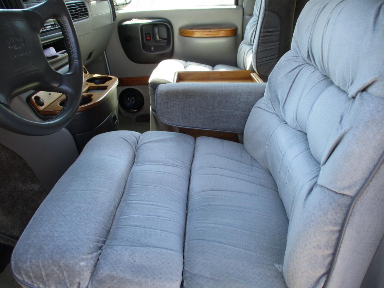 Chevrolet Chevy Van 1500 135" WB 1996