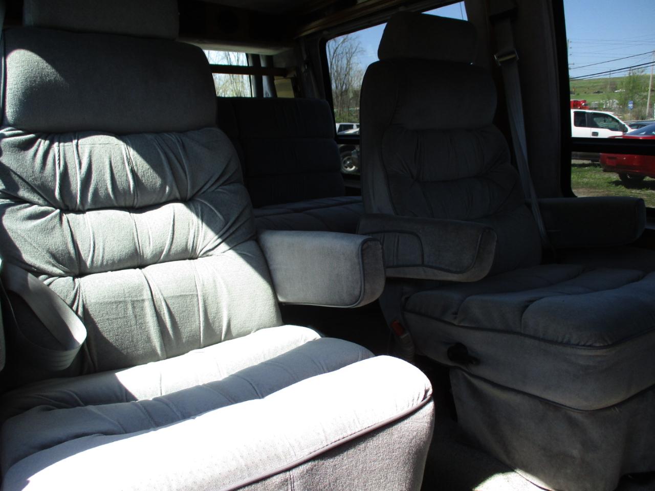 Chevrolet Chevy Van 1500 135" WB 1996