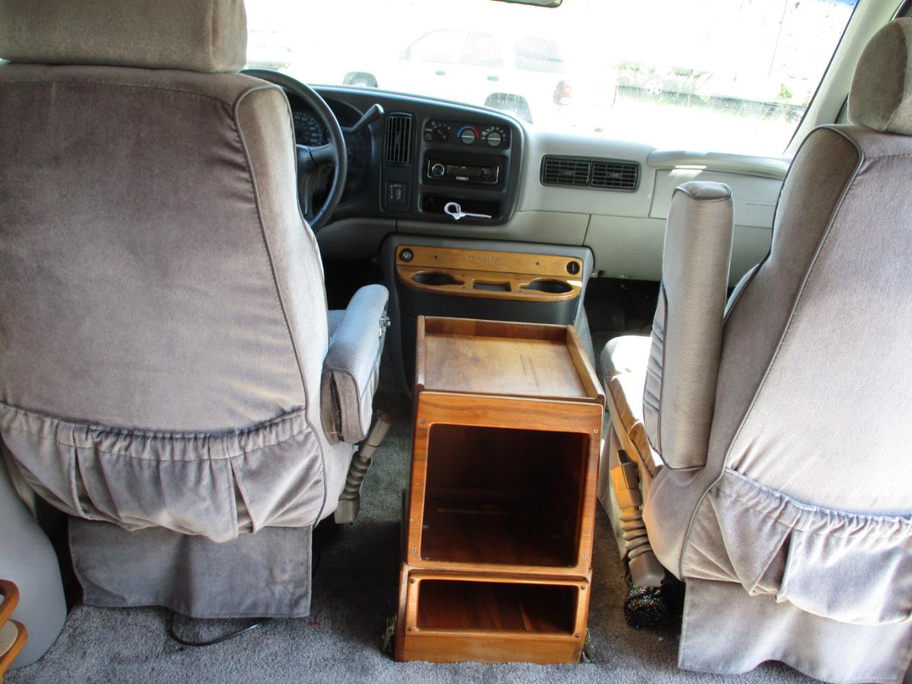 Chevrolet Chevy Van 1500 135" WB 1996