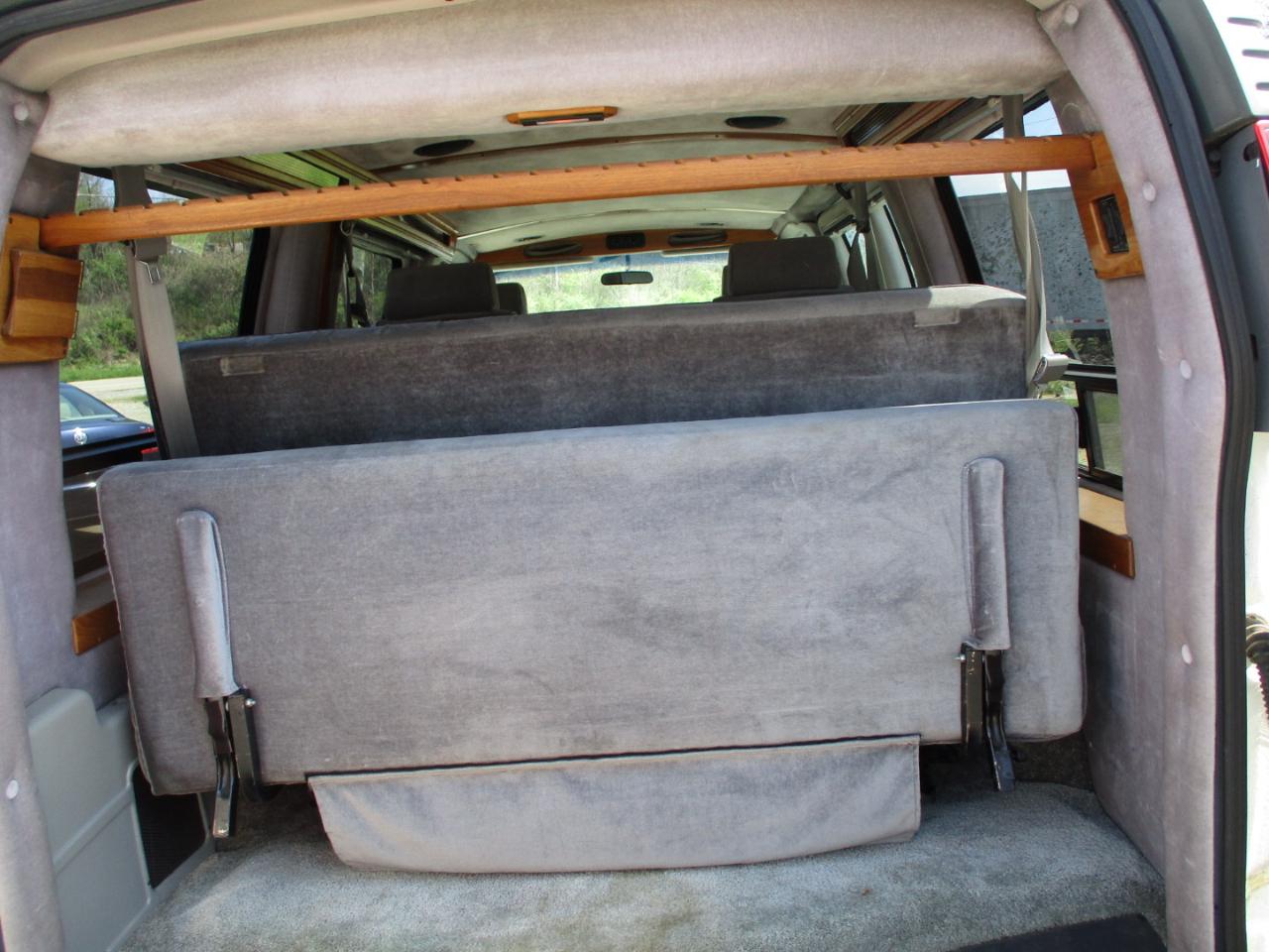 Chevrolet Chevy Van 1500 135" WB 1996