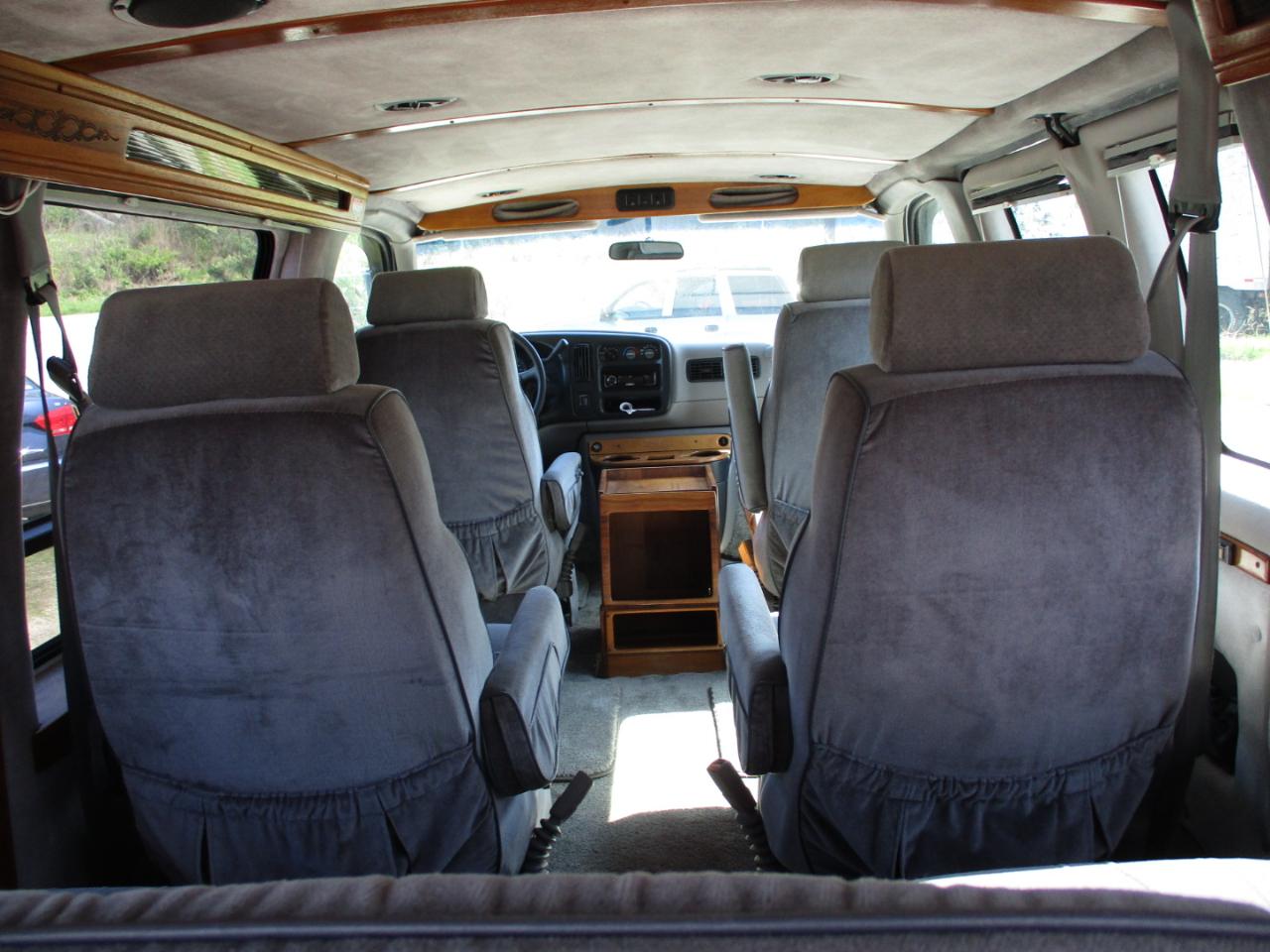 Chevrolet Chevy Van 1500 135" WB 1996