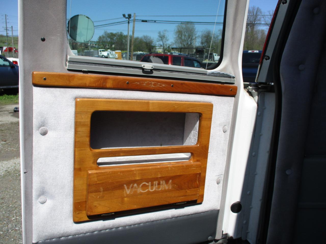 Chevrolet Chevy Van 1500 135" WB 1996