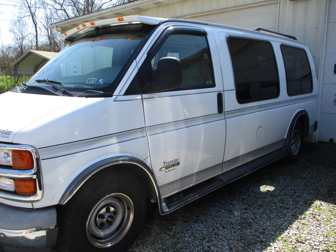 Chevrolet Chevy Van 1500 135" WB 1996