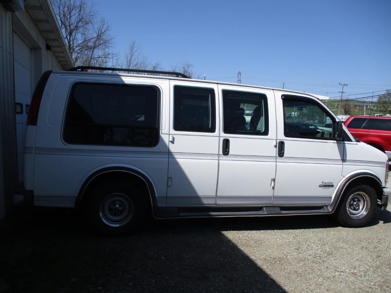 Chevrolet Chevy Van 1500 135" WB 1996