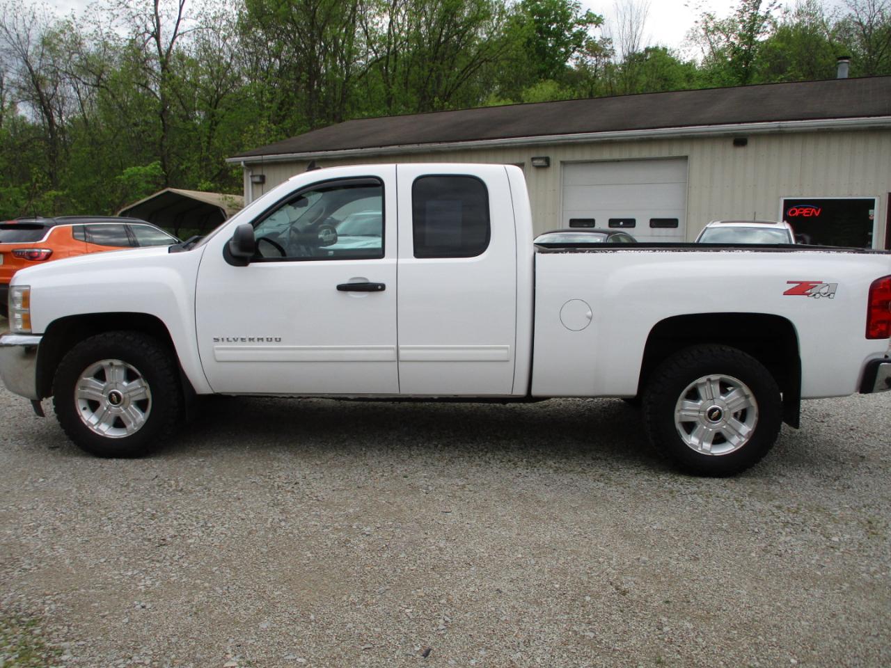 Chevrolet Silverado 1500 4WD Ext Cab 143.5" LT 2012