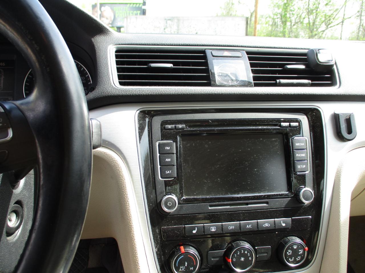 Volkswagen Passat 4dr Sdn 2.5L Auto SE 2013