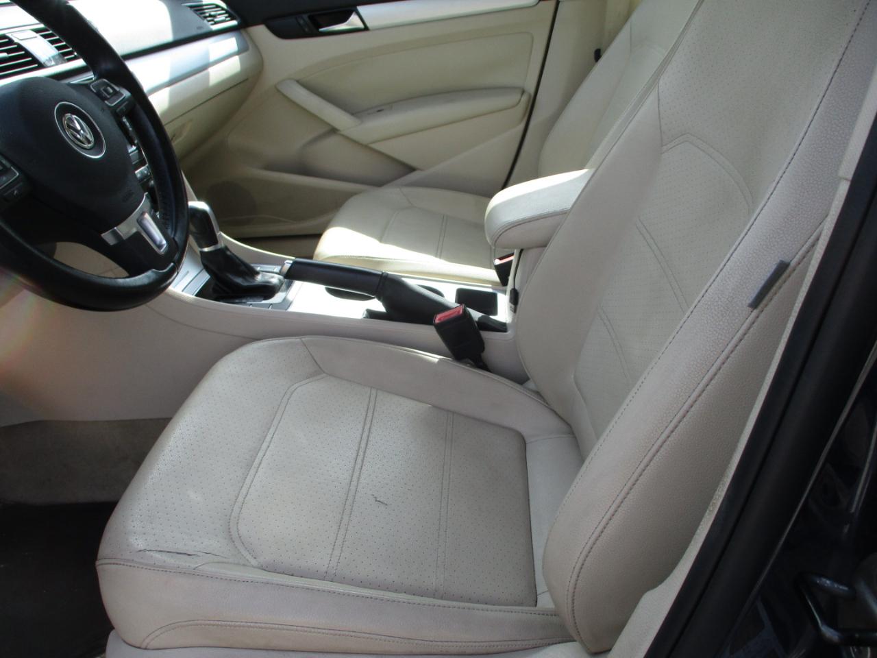 Volkswagen Passat 4dr Sdn 2.5L Auto SE 2013