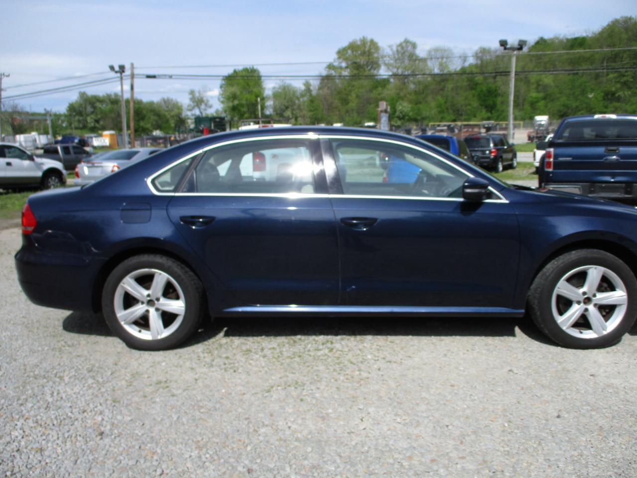 Volkswagen Passat 4dr Sdn 2.5L Auto SE 2013