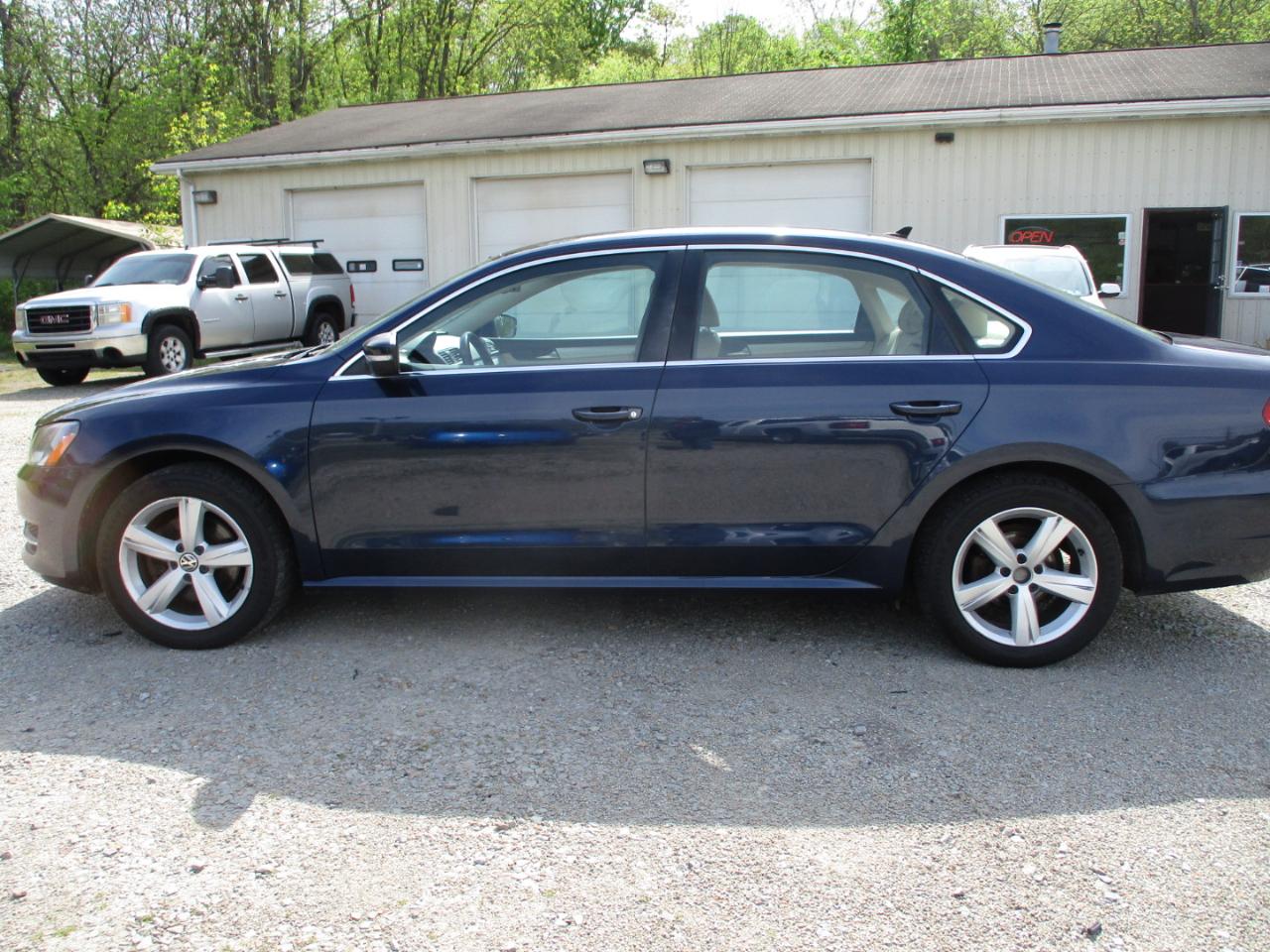 Volkswagen Passat 4dr Sdn 2.5L Auto SE 2013