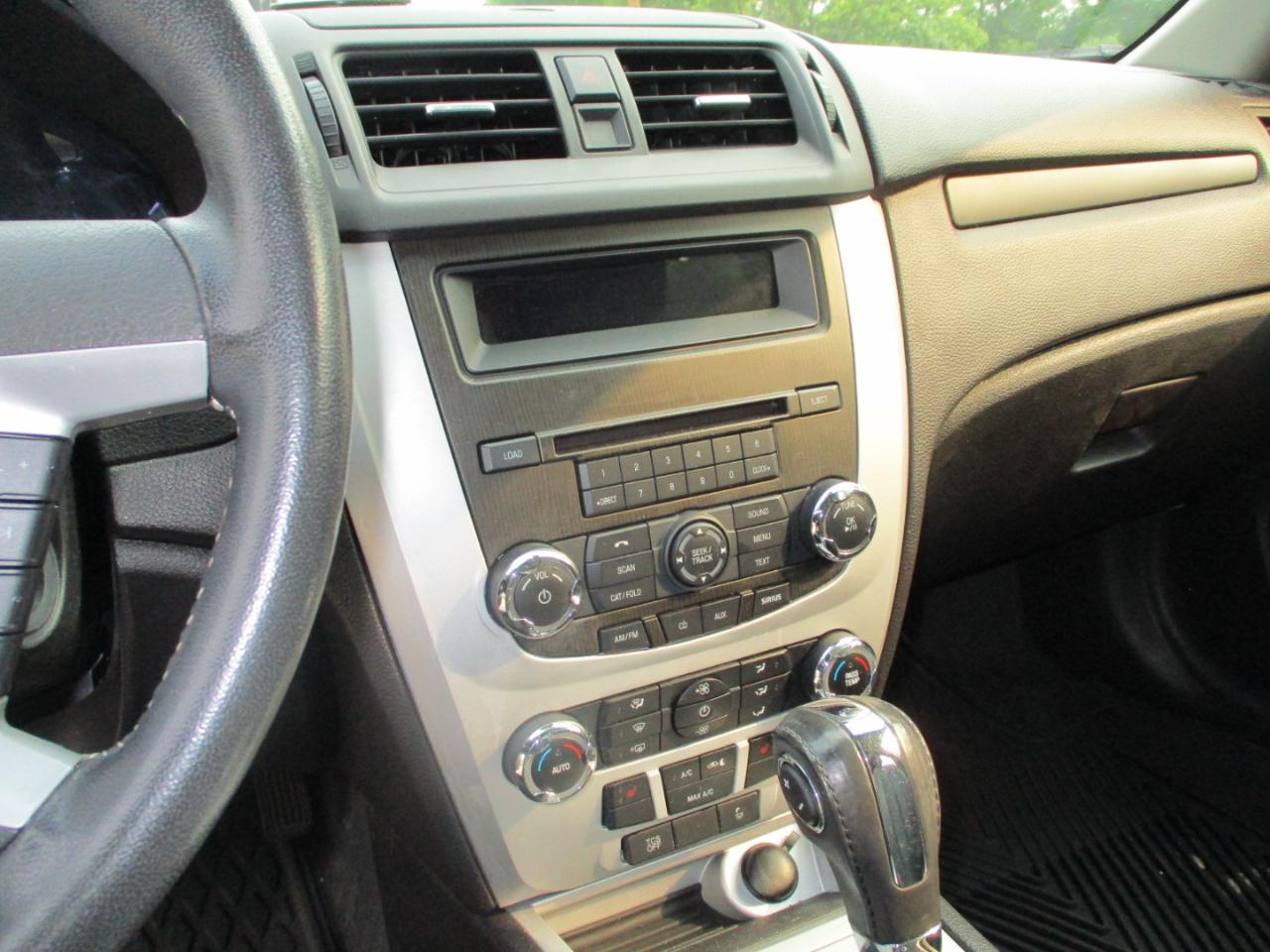 Mercury Milan 4dr Sdn Premier FWD 2011