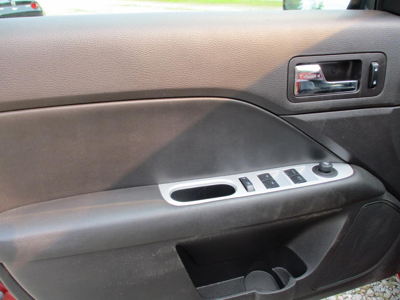 Mercury Milan 4dr Sdn Premier FWD 2011