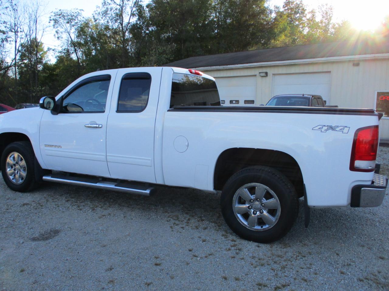 GMC Sierra 1500 4WD Ext Cab 143.5" SLE 2011
