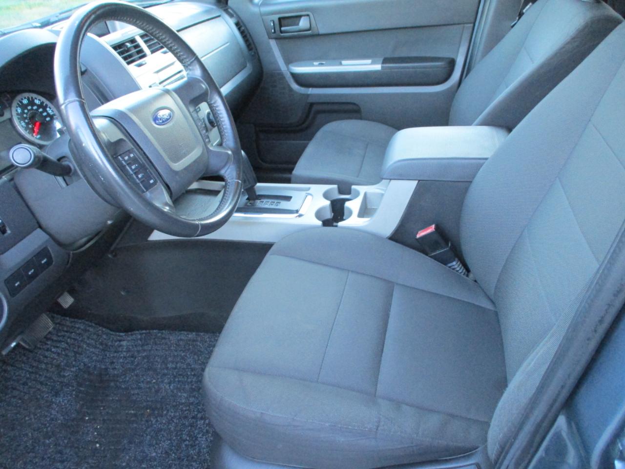 Ford Escape 4WD 4dr XLT 2012