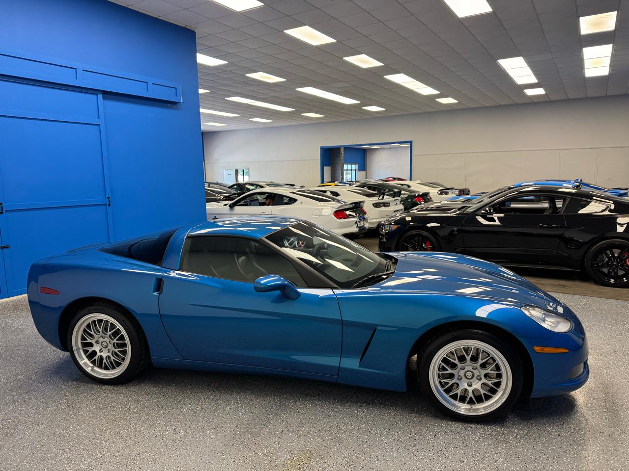 Chevrolet Corvette 2dr Cpe w/1LT 2011
