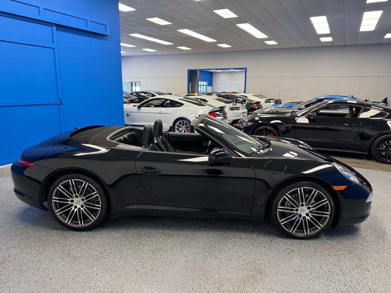 Porsche 911 2dr Cabriolet Carrera Black Edition 2016
