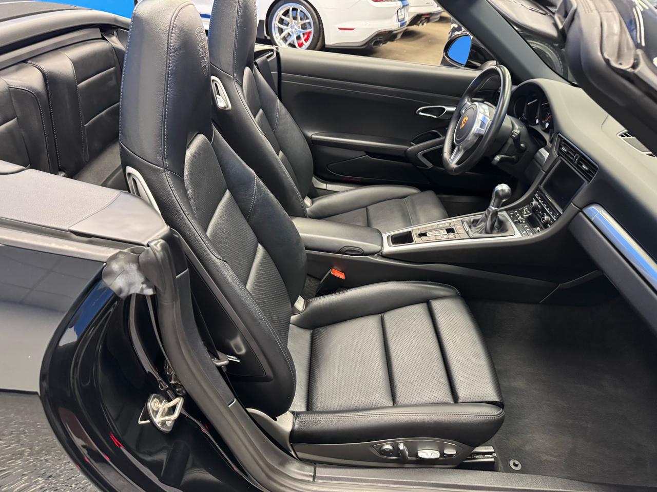 Porsche 911 2dr Cabriolet Carrera Black Edition 2016