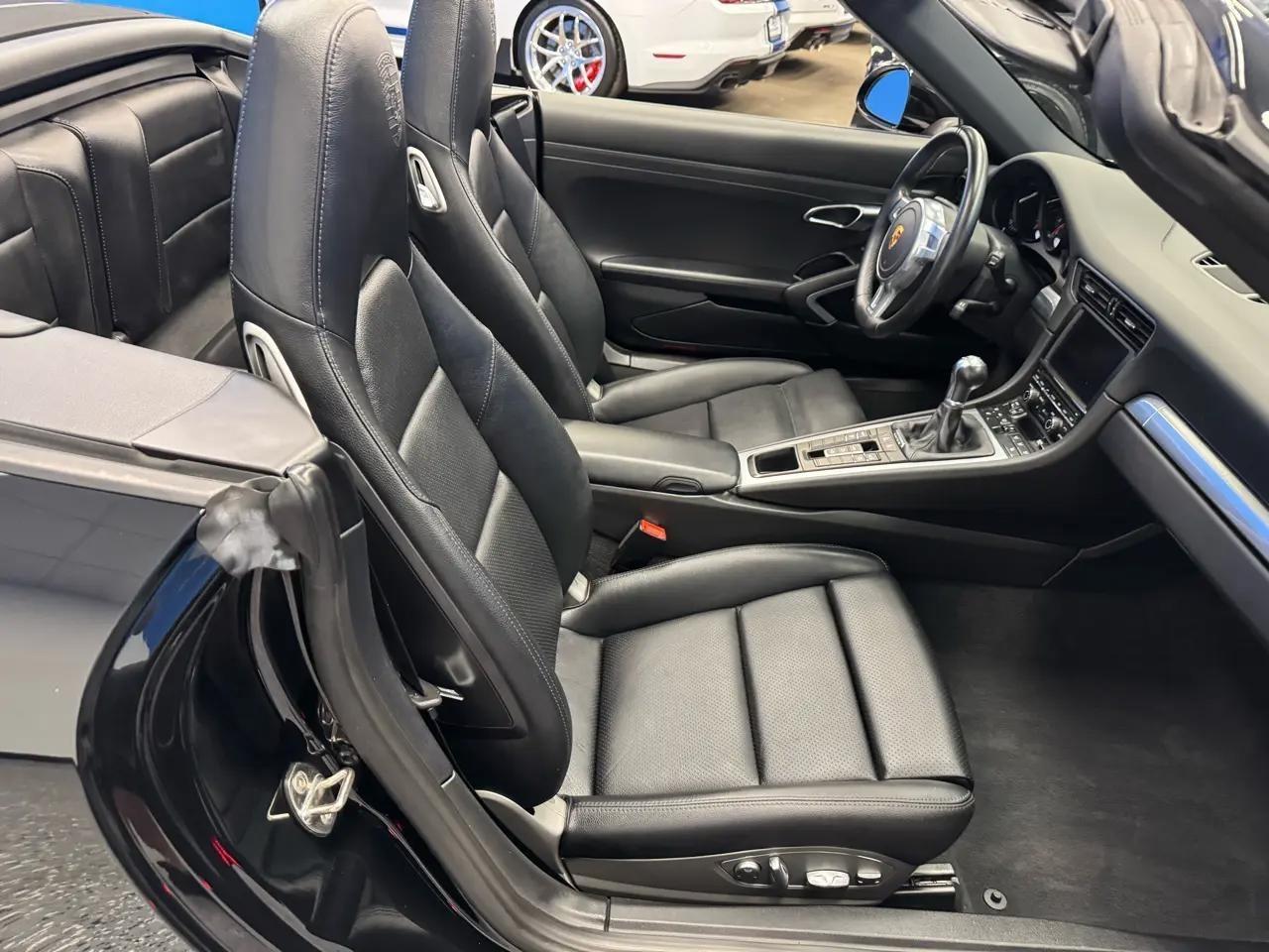 Porsche 911 2dr Cabriolet Carrera Black Edition 2016