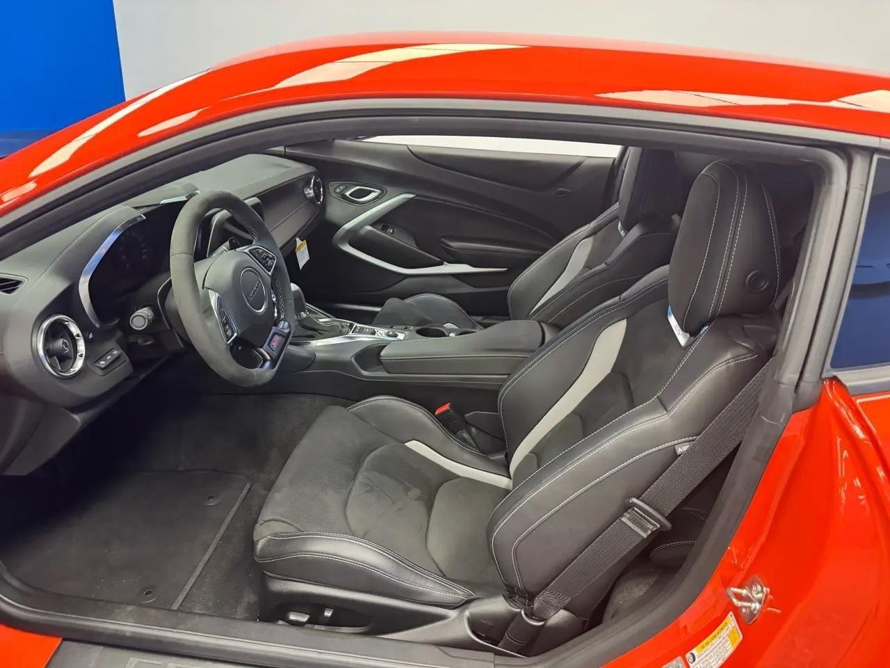 Chevrolet Camaro 2dr Cpe 1SS 2021