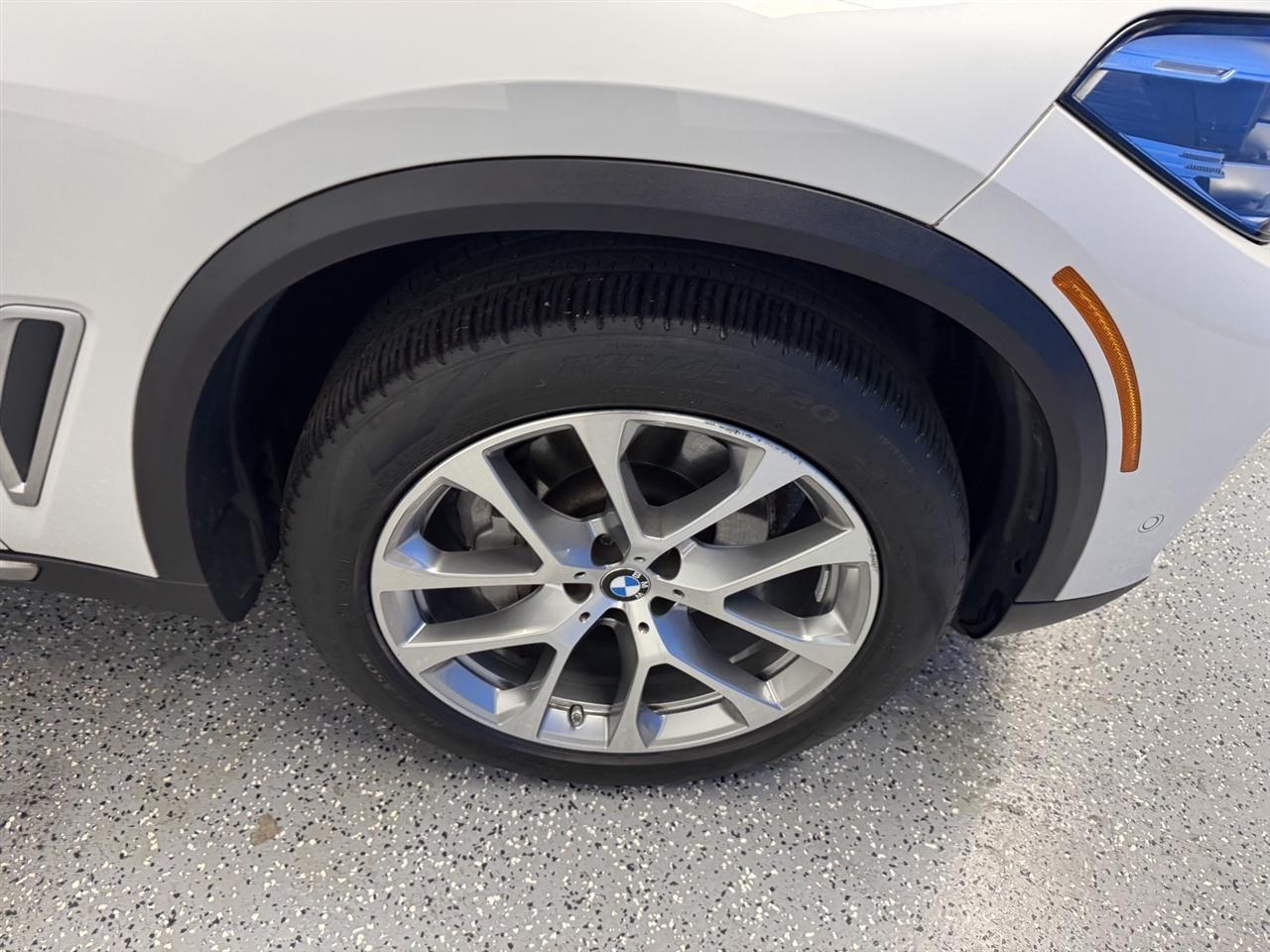 BMW X5 xDrive40i Sports Activity Vehicle 2023