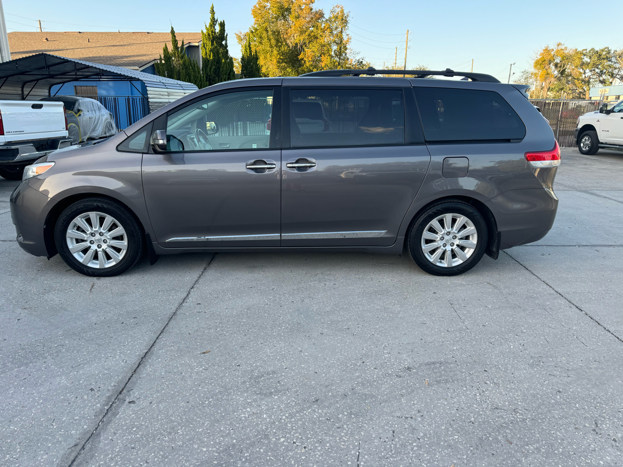 Toyota Sienna XLE FWD 8-Passenger V6 2014